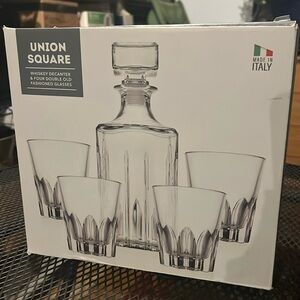 BNWT Whiskey 5 piece set